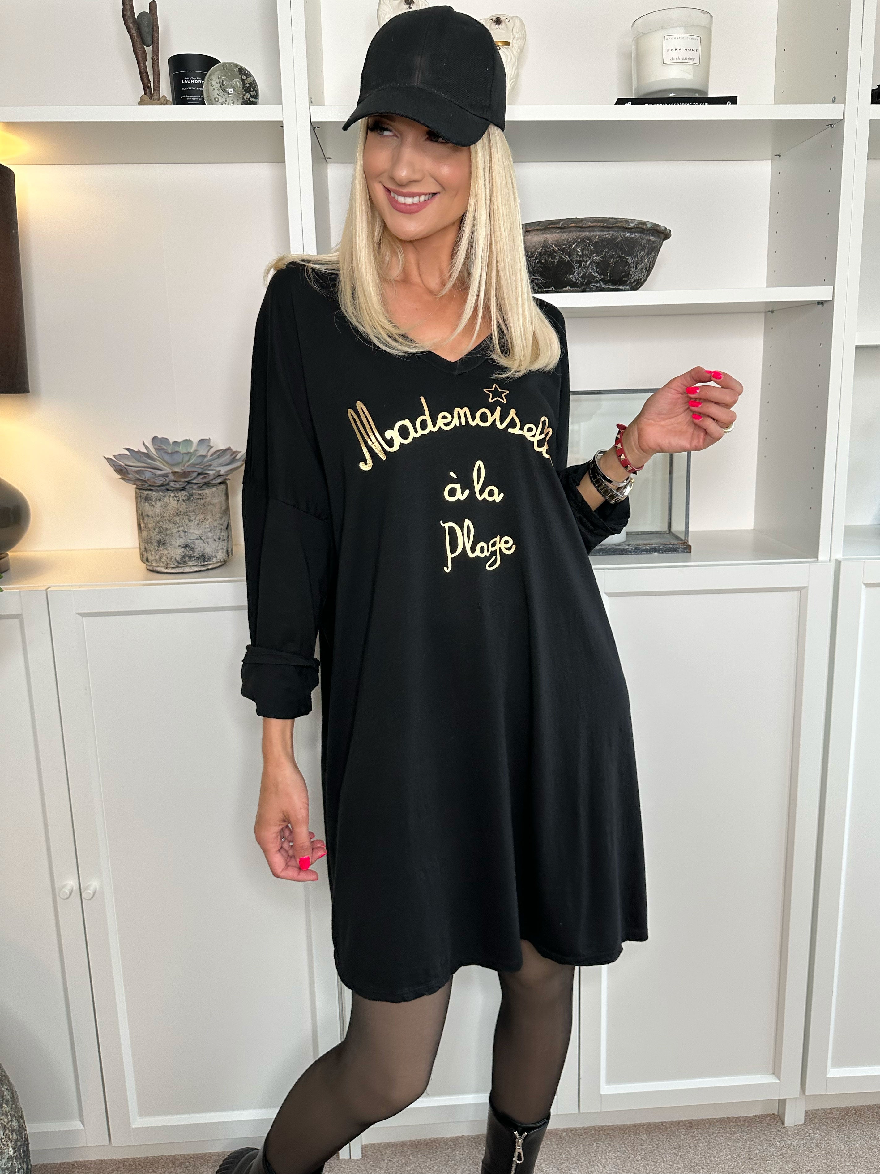 Bree Long Sleeve - Kjole i bomuld med guld tekst foran